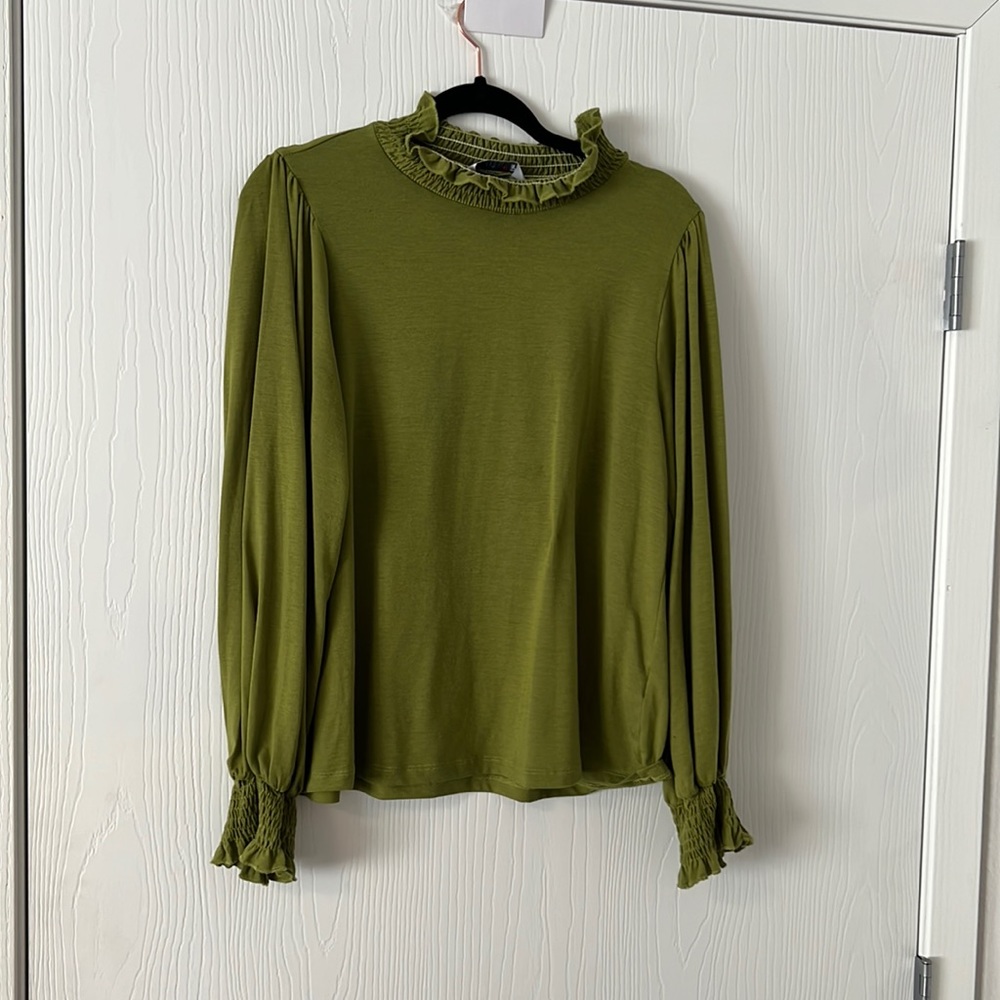 Compania Fantastica Ruffle Accent Green Top sz Large